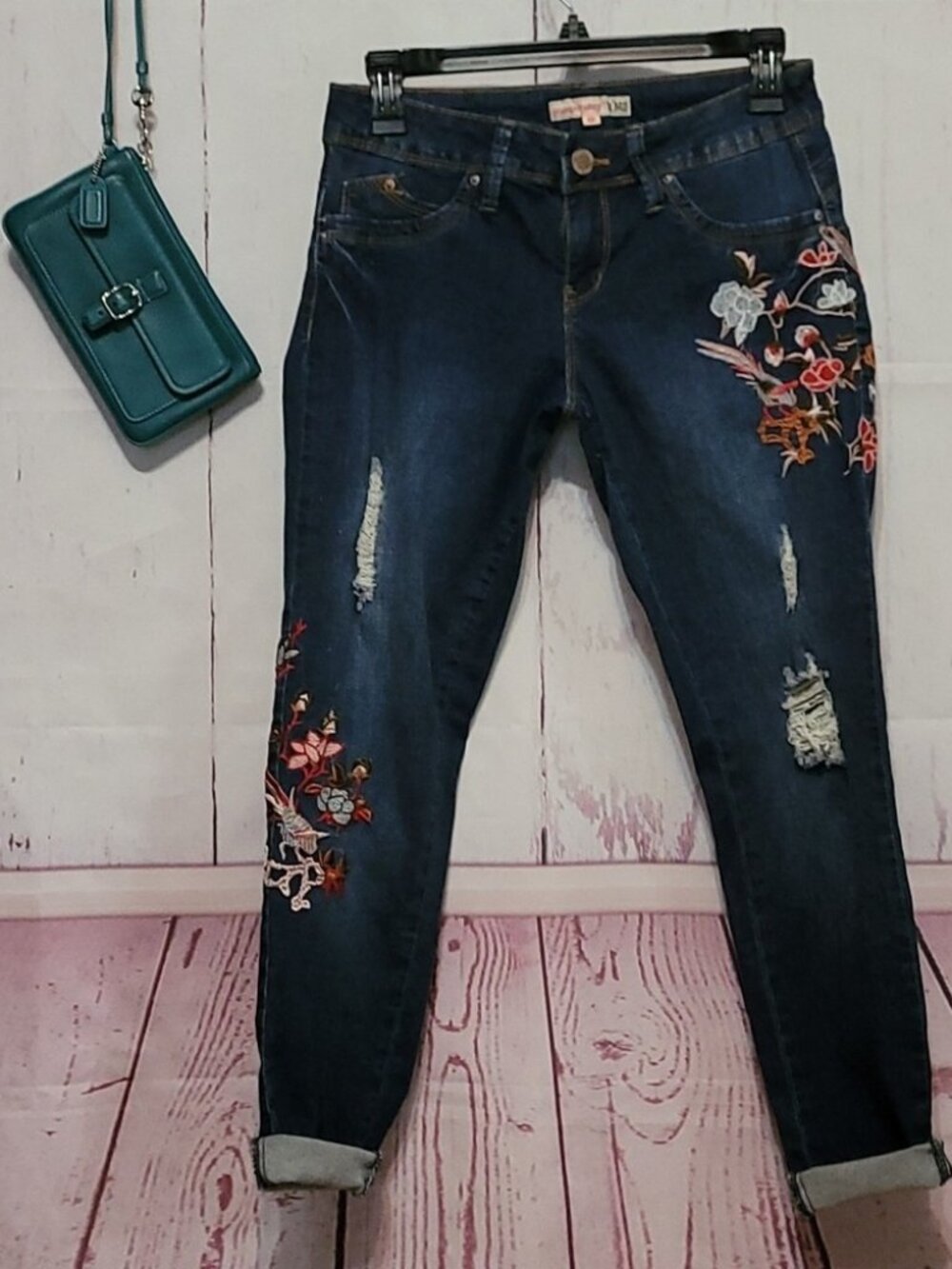YMI WannaBettaButt Floral & Bird Embroidered Distressed Skinny Jeans Size 5